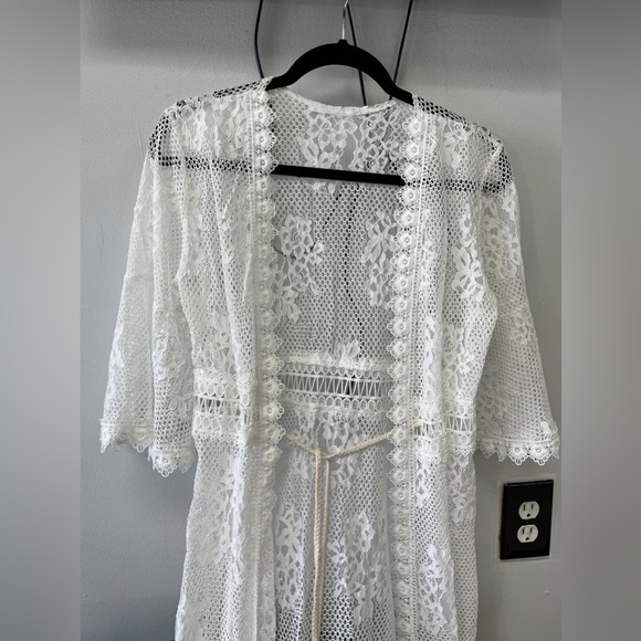 Elegant White Lace Cover-Up - Picture 2 of 3